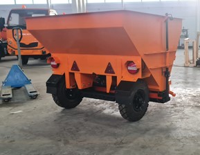 Прицепной пескоразбрасыватель СК-30