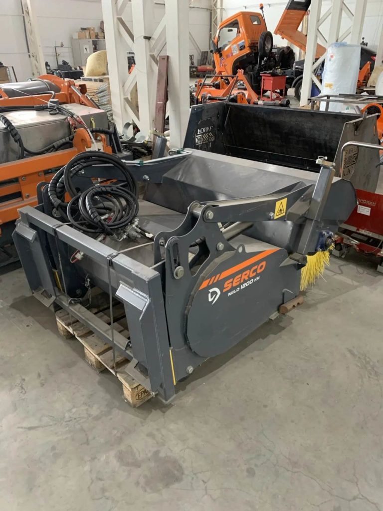 Щётка бункерная для мини-погрузчика Bobcat